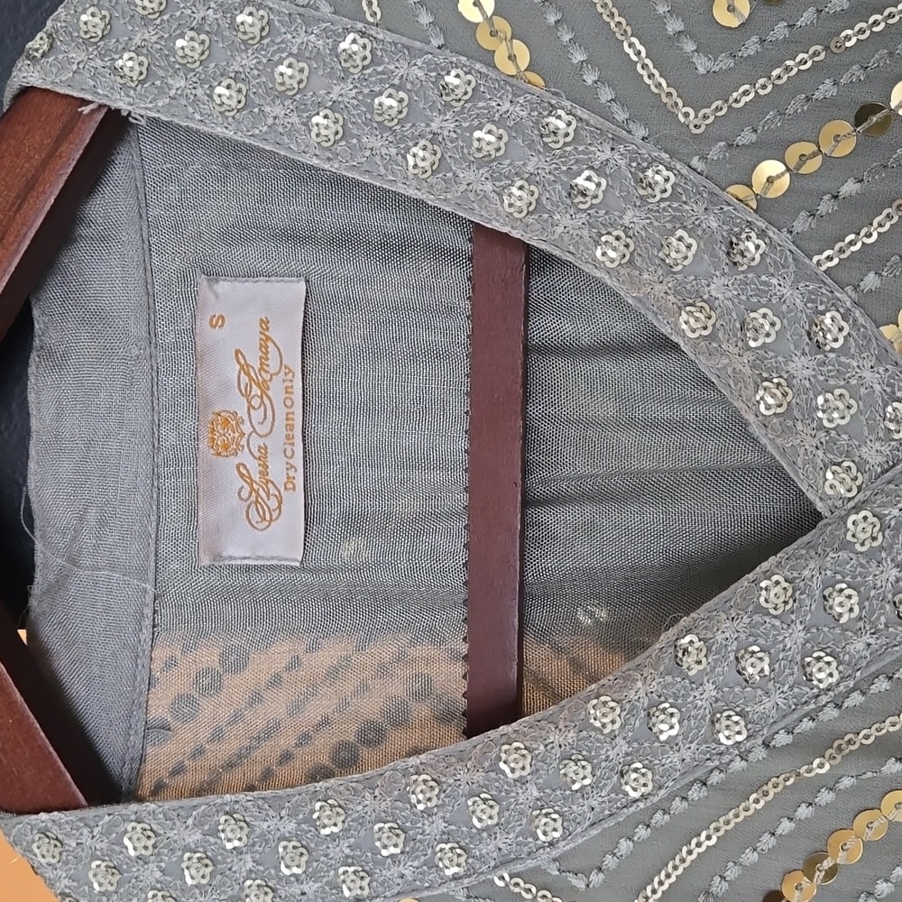 Ayesha Somaya Pakistani Small Gown - Picture 5 of 11